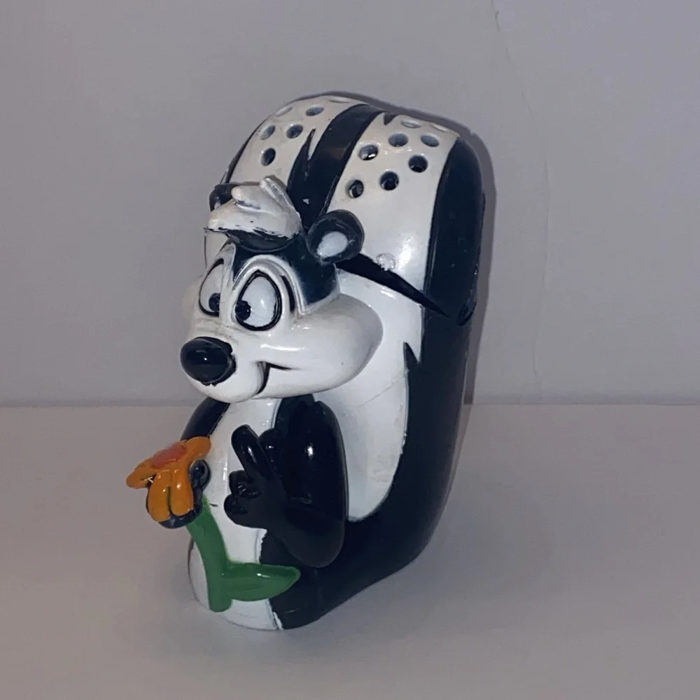 Pepe Le Pew Skunk Baking Soda Holder Figure Figurine 1997 by Giftco. - Picture 2 of 6